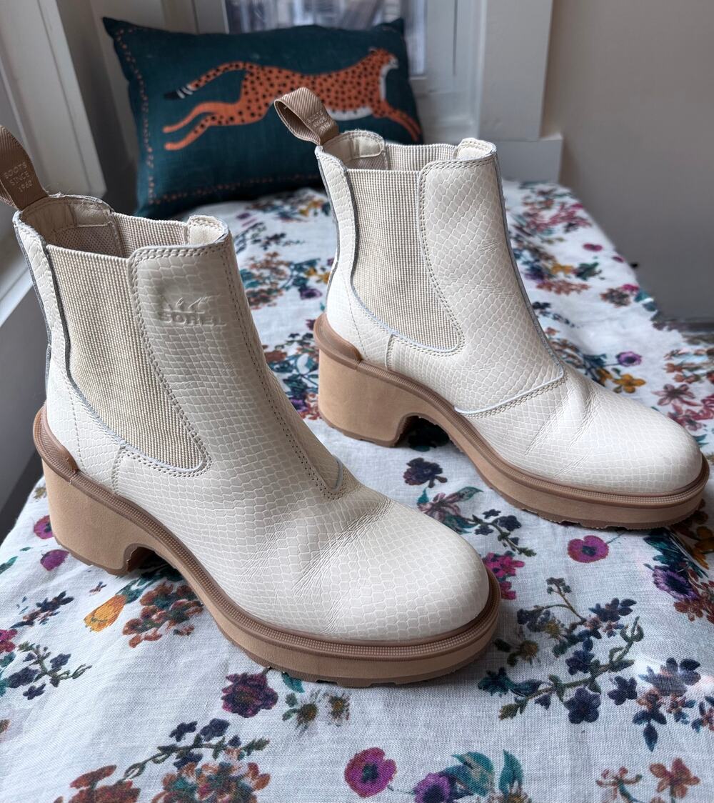 Sorel Brex Chelsea Boots Sea Salt Leather Platform Lug Sole Women’s 7
